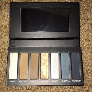 younique eyeshadow palette!